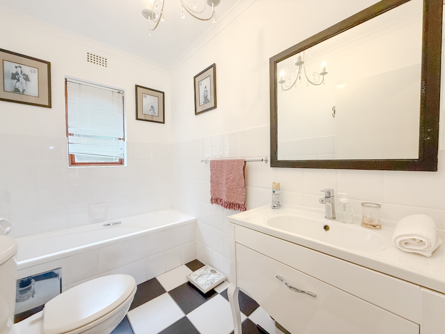 To Let 3 Bedroom Property for Rent in Castleton Western Cape